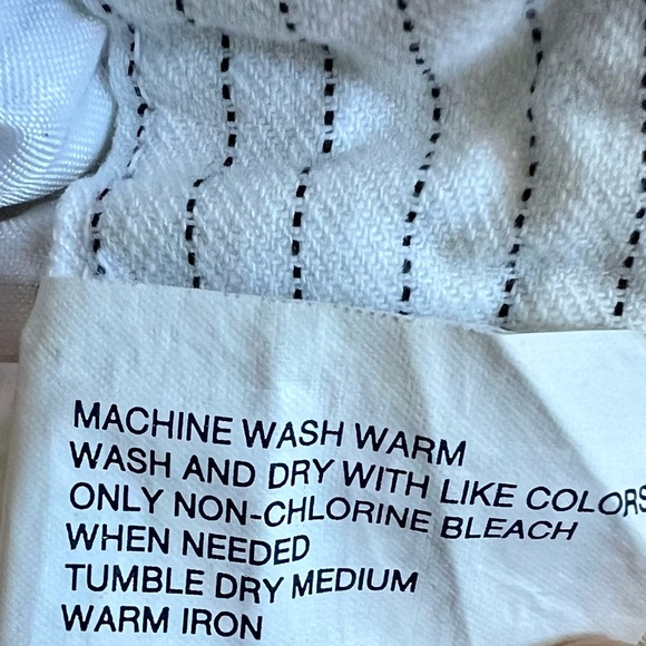 White pleated skirt with black pin stripes, Size 8 from GAP. - Picture 10 of 10